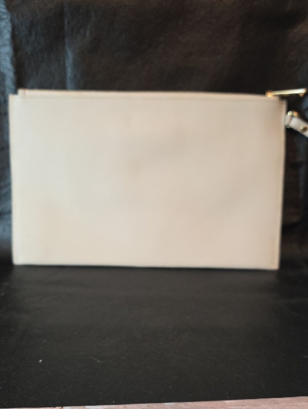 NWT Michael Kors Cream Leather Studded Wristlet with Gold Hardware - Picture 2 of 11